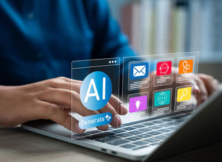 Începător în domeniul cripto care explorează fundamentele tranzacționării automatizate cu inteligență artificială
